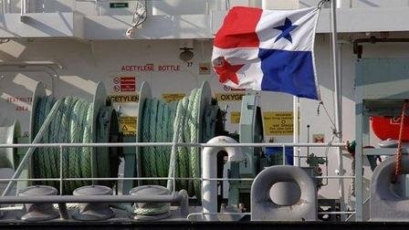 Rusiyaya gedən gəmi İsveç sahillərində saya oturdu