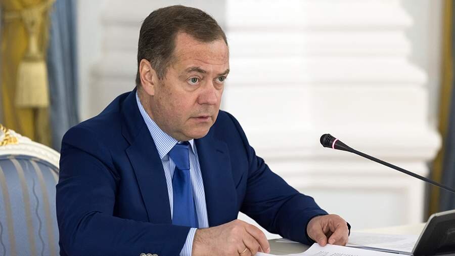 Medvedev: ABŞ-ın tariflərinə görə Avropa çətin günlər yaşayır, gedib baş əyməlidirlər