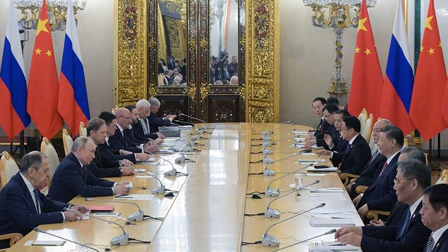 Putin və Si Cinpinq geniş tərkibdə danışıqları başa çatdırıblar