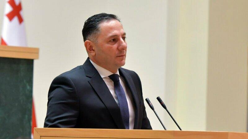 Daxili işlər naziri istefa verdi