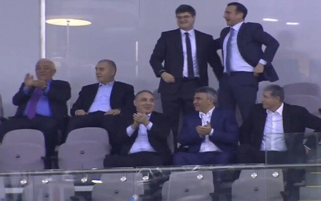 Dövlət rəsmiləri milli komandanın oyununu izlədi - Video