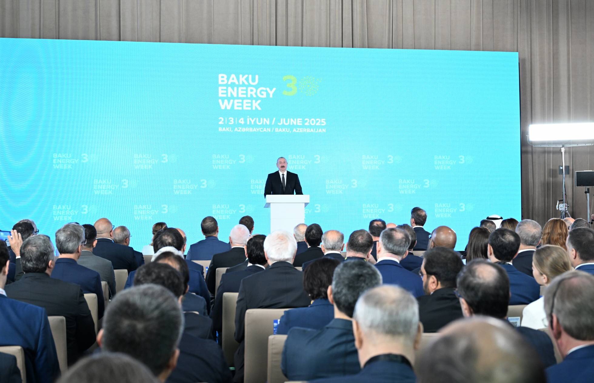 Bakı Enerji Həftəsi çərçivəsində “Caspian Power” sərgisinin keçirilməsi bu  strategiyanın bariz nümunəsidir