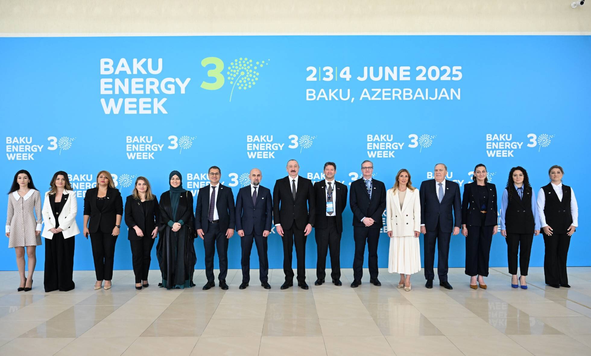 Bakı Ekspo Mərkəzində keçirilən Bakı Enerji Həftəsi dünyanın diqqət mərkəzindədir