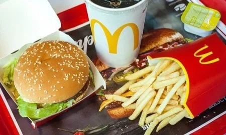 “McDonalds”da burgerin əti iylənir…. -ŞİKAYƏT