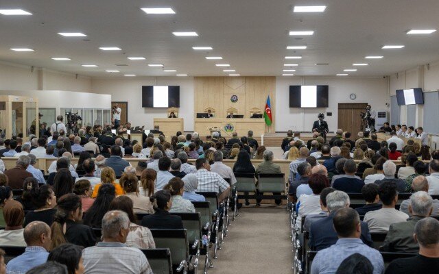 "Göydən təyyarə keçəndə elə bilir evə raket düşəcək" - Zərərçəkmiş şəxs