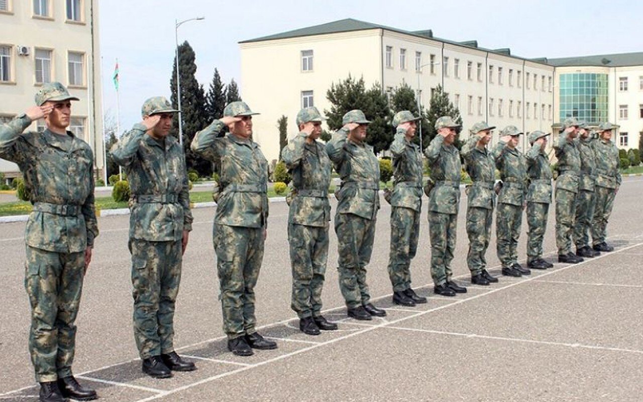 Azərbaycanda əsgərlərlə görüşə məhdudiyyət qoyuldu