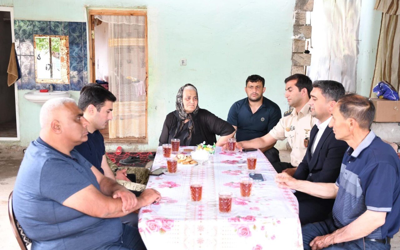 Ağdamda şəhid ailəsi Qurban bayramında ziyarət olunub - FOTO