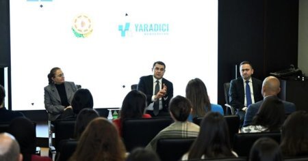 Nazirliyin Yaradıcı Mərkəzində maaş üsyanı