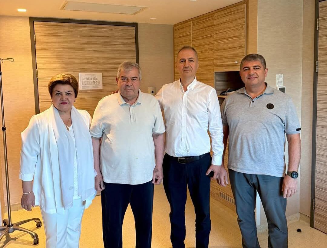 Sabir Rüstəmxanlı türk həkimlərə etibar etdi....