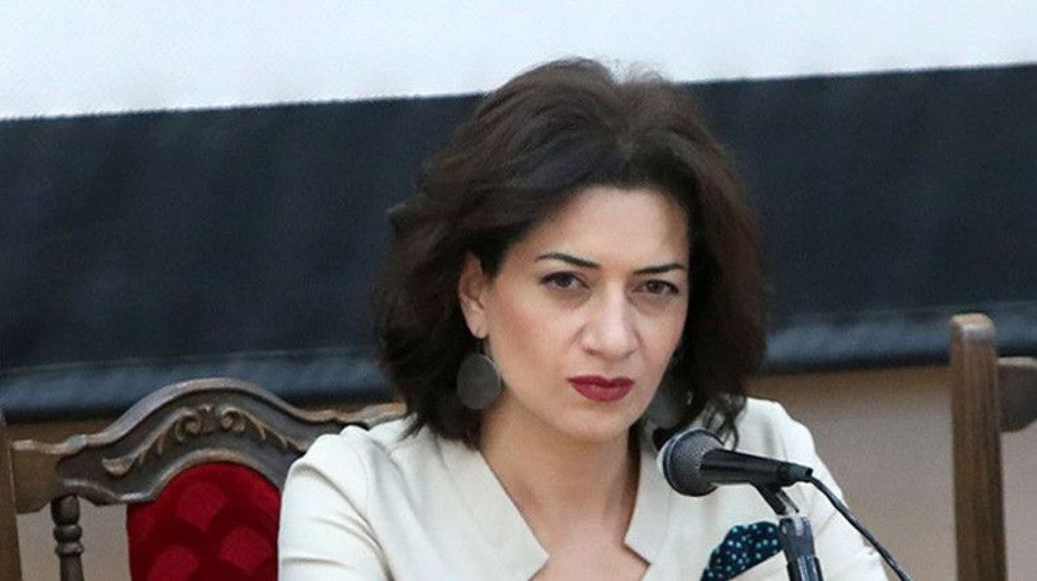 Antalyada şampan vannası qəbul edib,4 günə 200 min manat xərcləyən nazir arvadı...