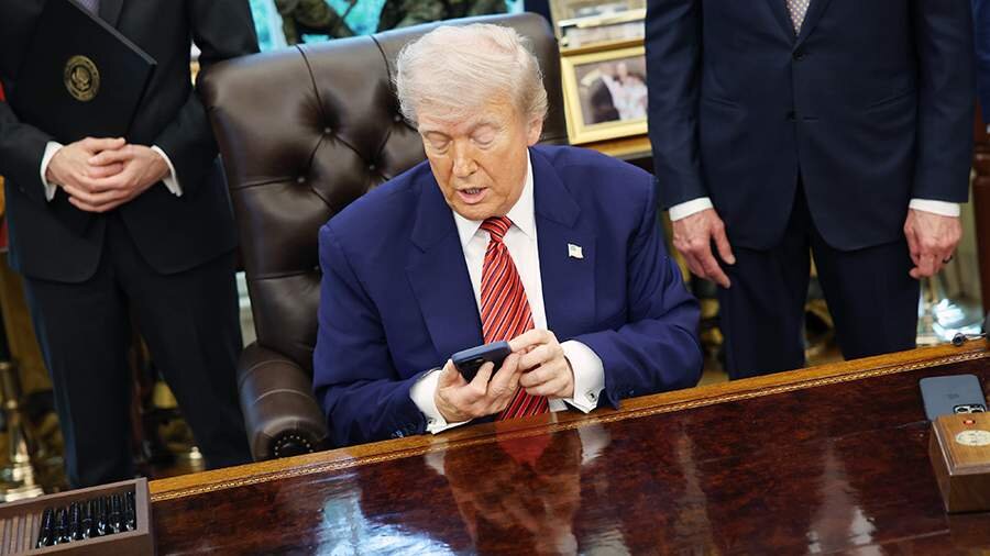 Tramp Putinlə telefon danışığını bildirib