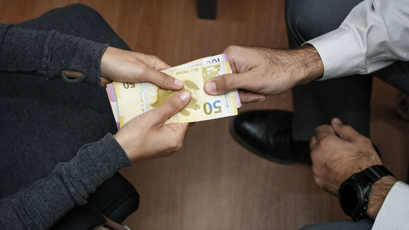 Gəncədə işə düzəltmə və təqaüd dələduzluğu
