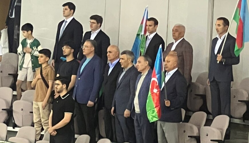Millinin oyununu izləyən nazirlər...