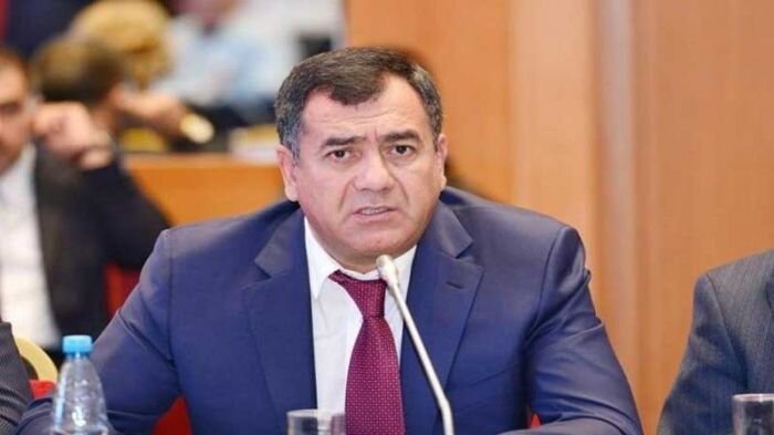 Deputat ölkəyə gəmilərlə gətrilən QAÇAQMAL SİQARET-dən danışdı