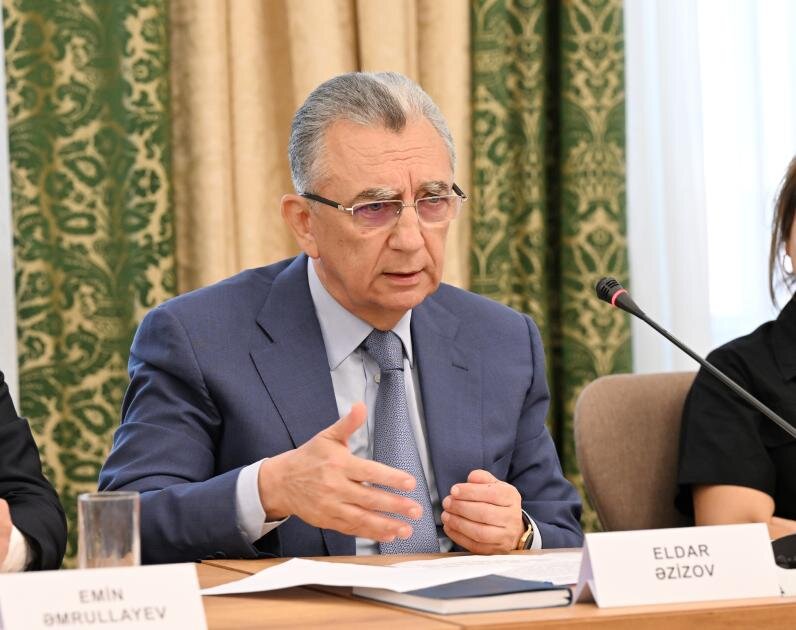 Eldar Əzizov icra başçılarını topladı