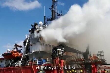 İngiltərədə gəmi yandı