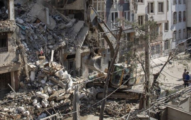 İsrailin zərbəsindən sonra İranda bina uçdu - 60 ölü