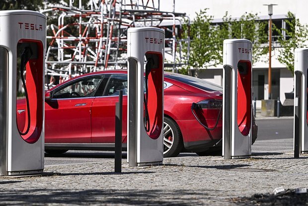 Avropada Tesla satışları çökdü