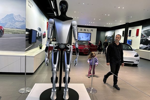 Tesla Robot Yaradıcısı Şirkəti tərk etdi
