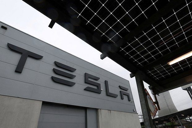 Tramp və Musk toqquşduqca Tesla səhmləri kəskin ucuzlaşıb