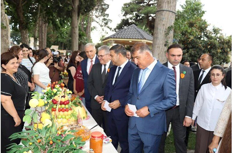 Ən aşağı məhsuldarlığın olduğu Samux “Ərik Festivalı”na necə ev sahibliyi edir?
