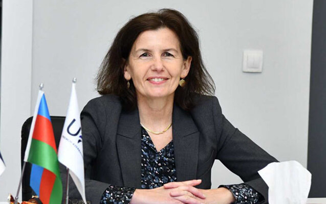 Hə, firəng qızı, binokla ehtiyac var?