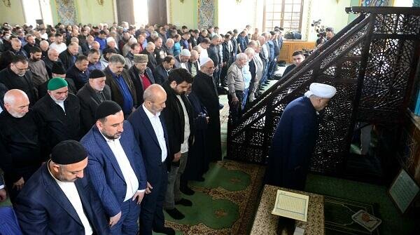 Təzəpirdə bayram namazı qılındı