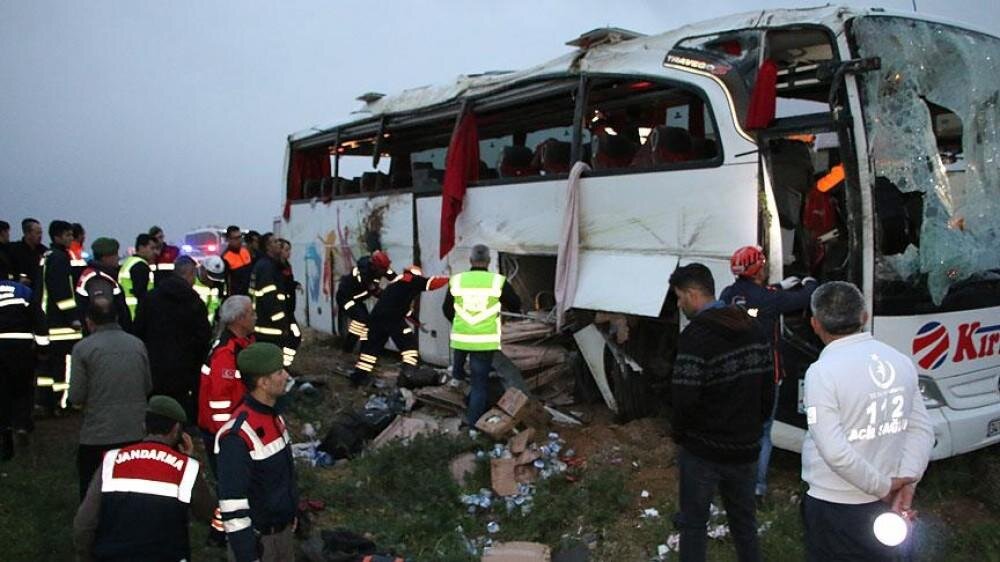 Türkiyədə ağır qəza: 2 ölü, 15 yaralı var