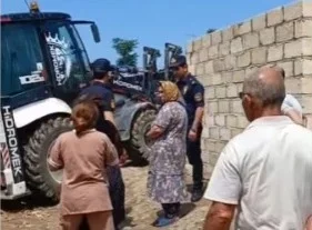 Sosial şəbəkələrdə gündəm olan tikili ilə bağlı RƏSMİ AÇIQLAMA 