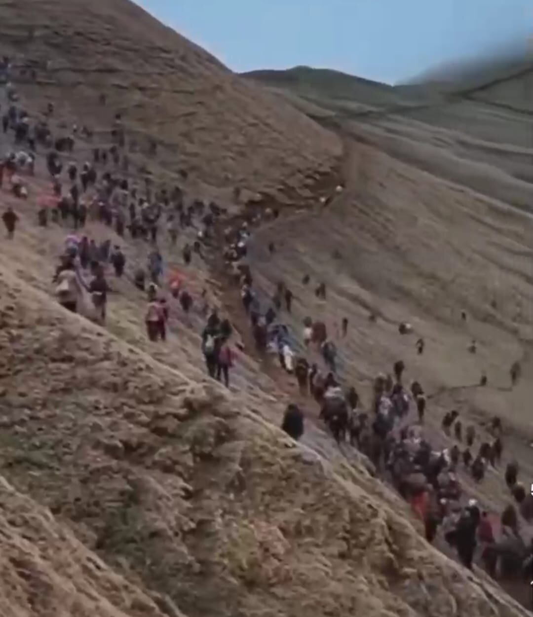İnsanlar İrandan Türkiyəyə qaçır-VİDEO