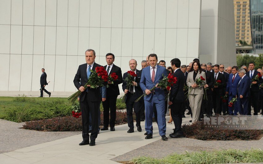 XİN rəhbərliyi Zəfər parkını ziyarət edib
