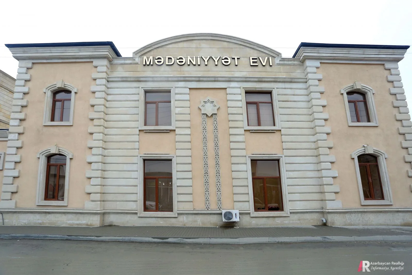 Fəridə Babayeva işəgötürmə adıyla kimləri aldadıb?