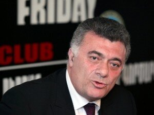 Akopyan saxlanıldı: Hakimiyyəti ələ keçirmək çağırışı...