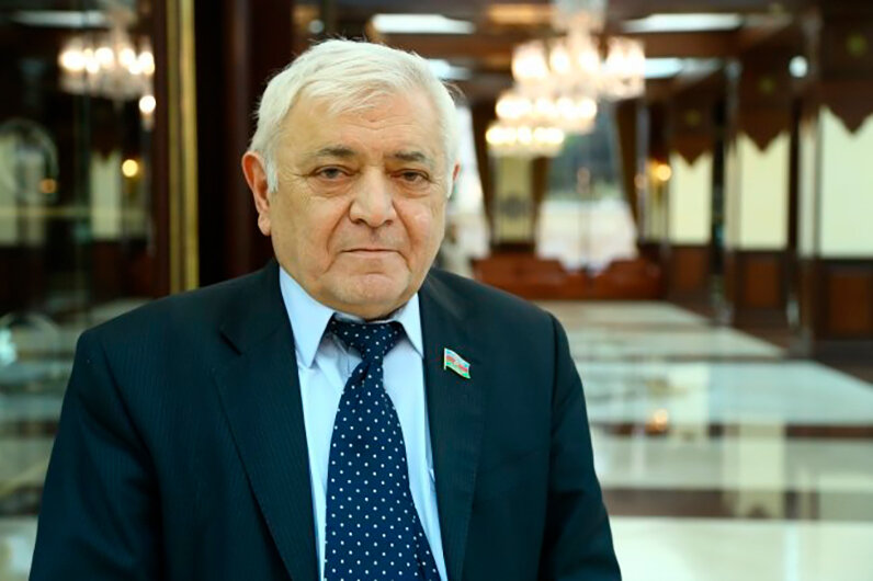 Deputat ailəsi ilə birlikdə Ağdama köçmək istəyir