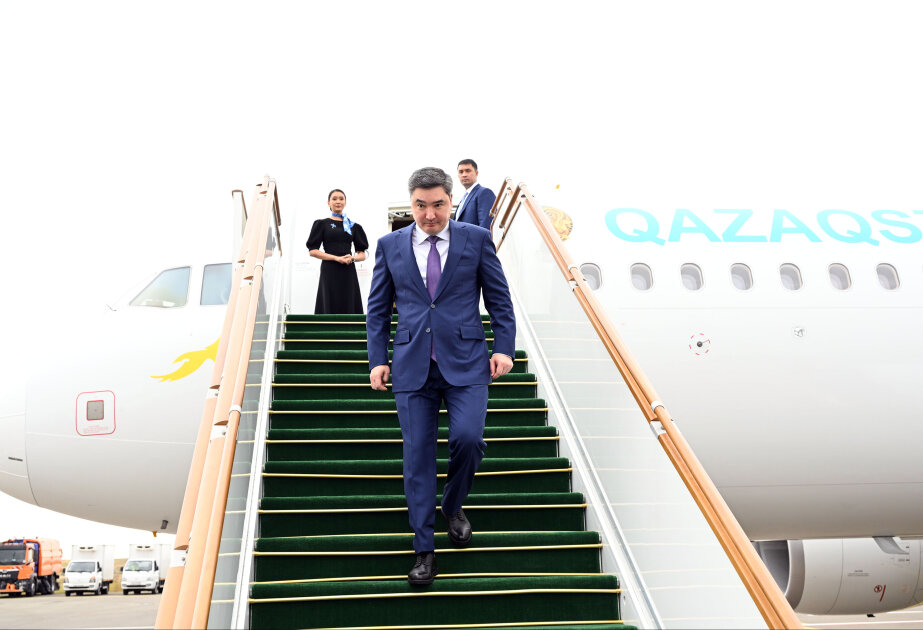 Qazaxıstanın Baş naziri ECO-nun 17-ci Zirvə görüşündə iştirak etmək üçün Azərbaycandadır