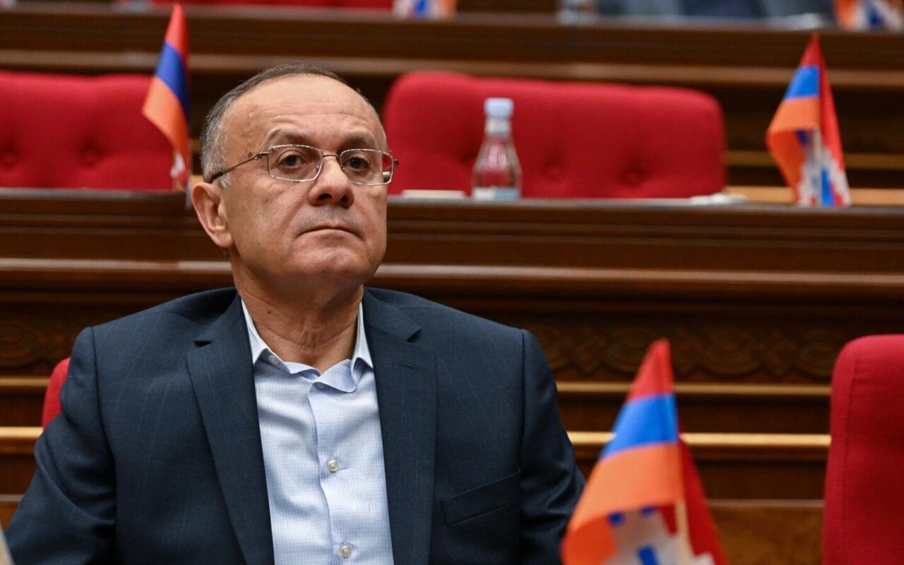 Erməni deputat və katib toxunulmazlıqdan məhrum edildilər