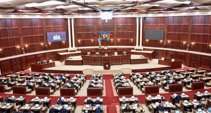 Deputatlar məzuniyyyətə çıxdı