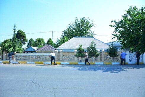 Ağstafada sovet dövrü: başçı onlara küçə təmizlətdirir