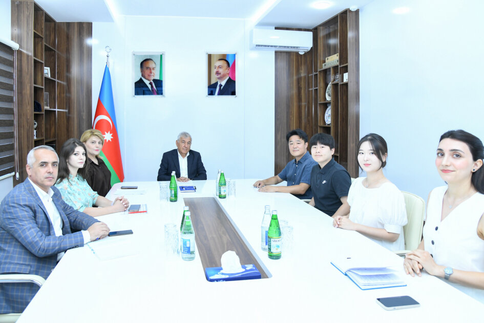 Rektor BMU-da təcrübə keçən koreyalı tələbələrlə görüşüb