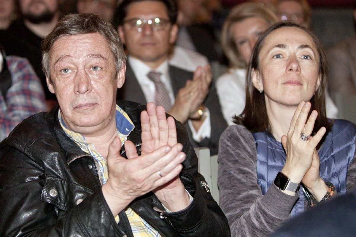 Efremov 23 illik evliliyindən sonra həyat yoldaşı ilə ayrıldı