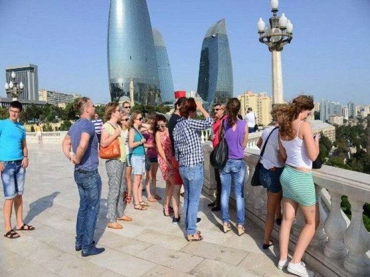 Rusiyalı tursitlər Bakıya gəlir