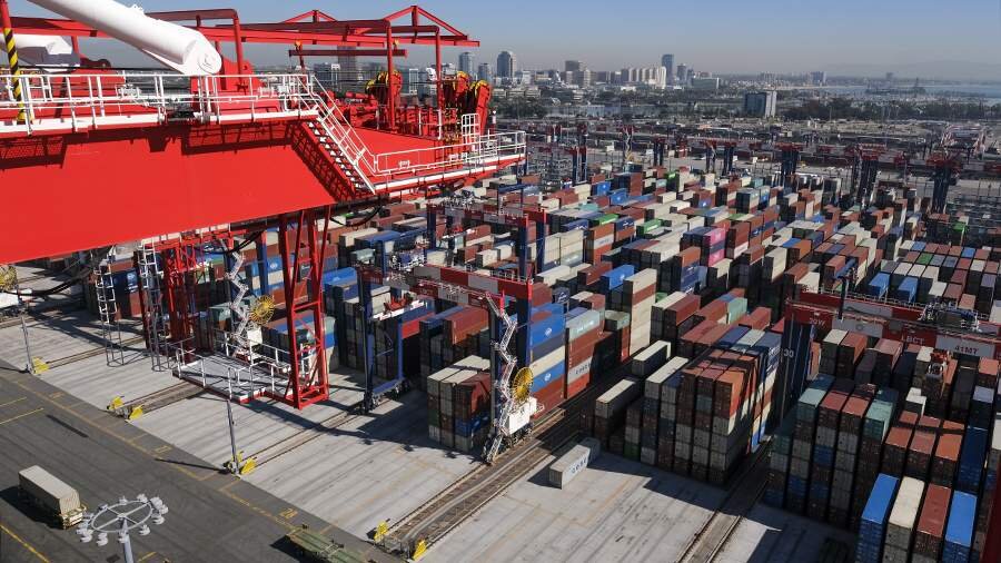 Tramp Cənubi Koreya və Yaponiyadan gələn bütün mallara 25% rüsum tətbiq etdiyini açıqlayıb