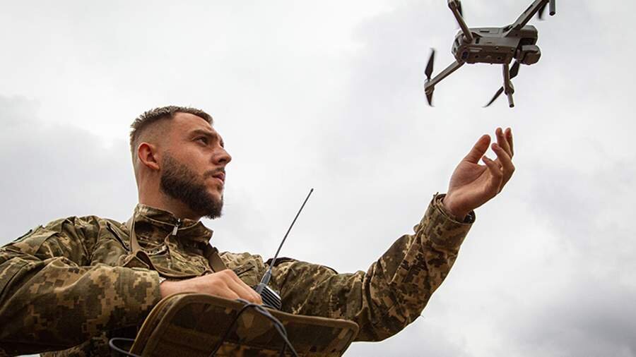 Zelenski Makrondan zenit raketləri və dronlar üçün pul istəyib