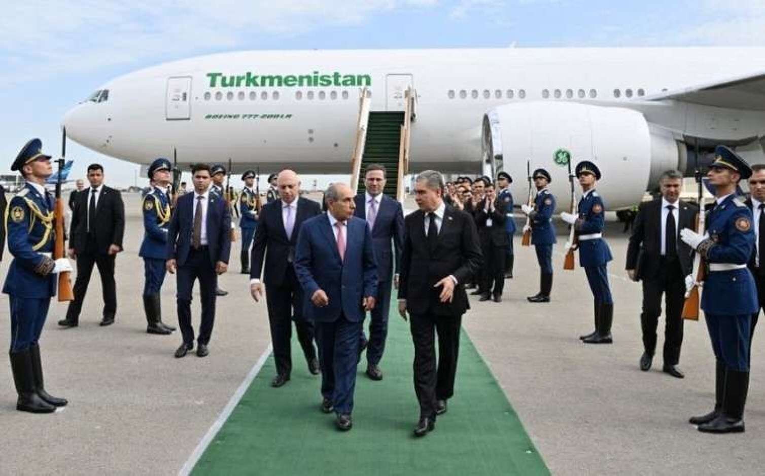 Berdiməhəmmədov Bakıya “əlidolu” gəlib...