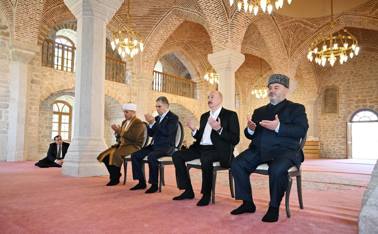Əliyevlə Bediməhəmmədov Yuxarı Gövhər Ağa məscidində - Foto