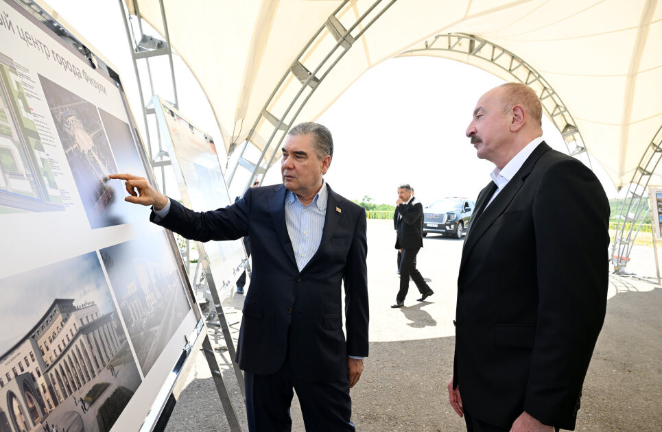 Əliyevlə Berdiməhəmmədov Füzulinin dağıdılmış yerlərinə baxdı