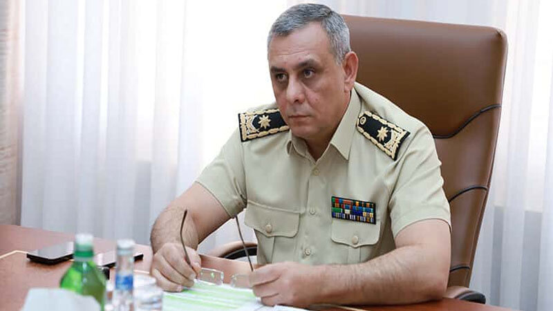 İki il sonra hərbi formada və general rütbəsi ilə iclas keçirdi