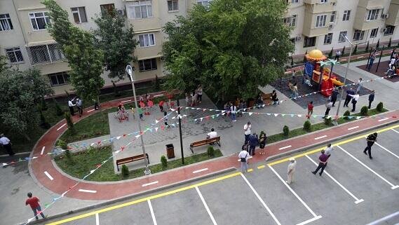 Şəhərdə uşaq meydançaları niyə ödənişlidir?