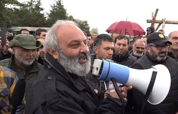 Qalstanyan Arutyunyanı məhkəməyə verdi