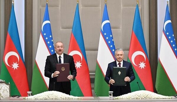 Azərbaycanla Özbəkistan arasında sənədlər mübadiləsi oldu